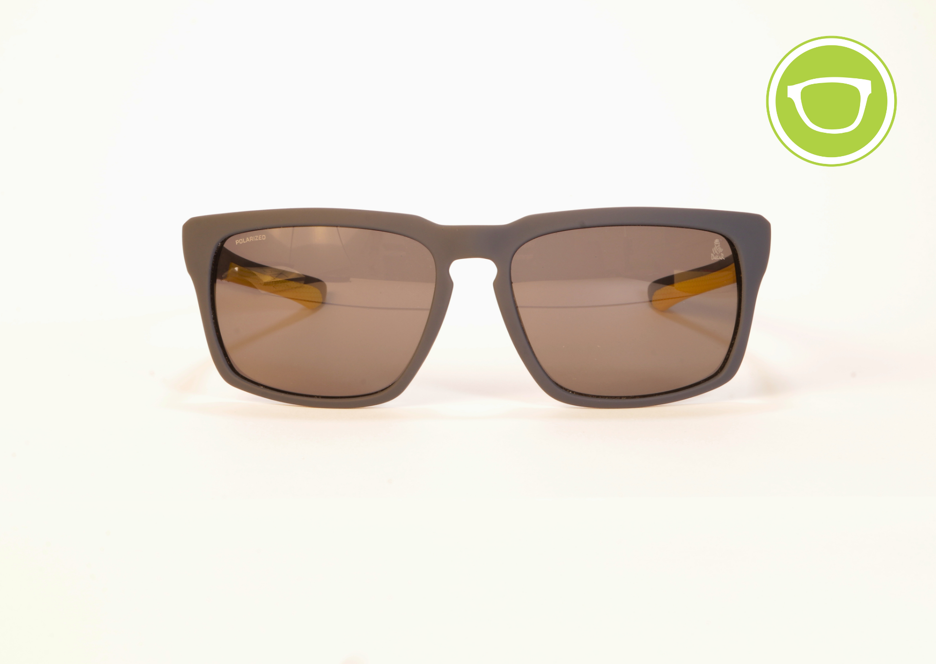 Gafas de sol Dakar DA10011643 58 con diseño rectangular en color oscuro, montura ligera y lentes oscuras, estilo moderno para uso urbano y exterior.